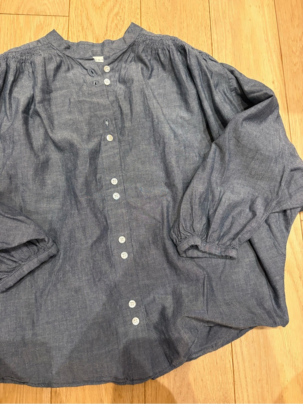 Doen Ojai Button-Front Puff Sleeve Blouse in Denim Blue - Picture 2 of 8